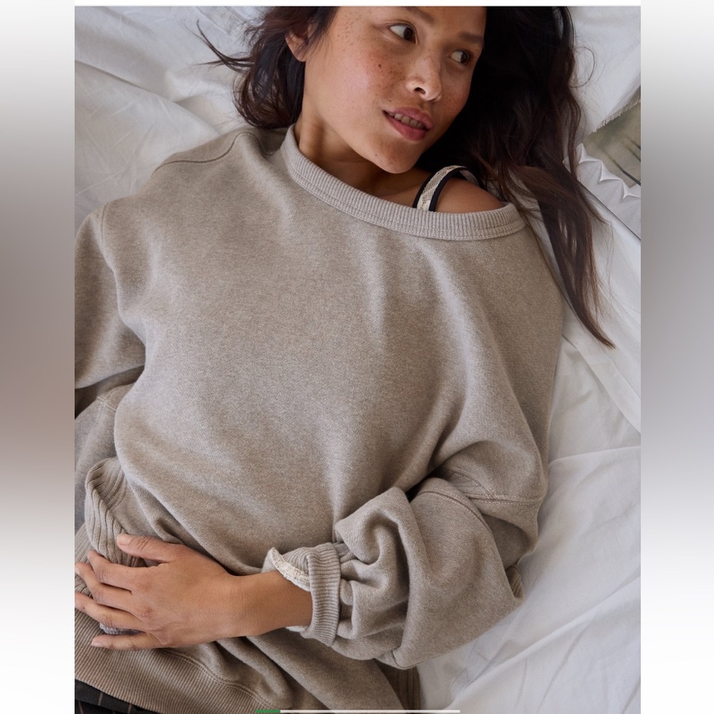 Aerie Tres Chic sweatshirt - Picture 3 of 8